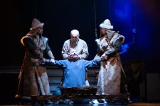 День национального театра Азербайджана отметили исторической премьерой и церемонией награждения (ФОТО)