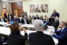 День национального театра Азербайджана отметили исторической премьерой и церемонией награждения (ФОТО)