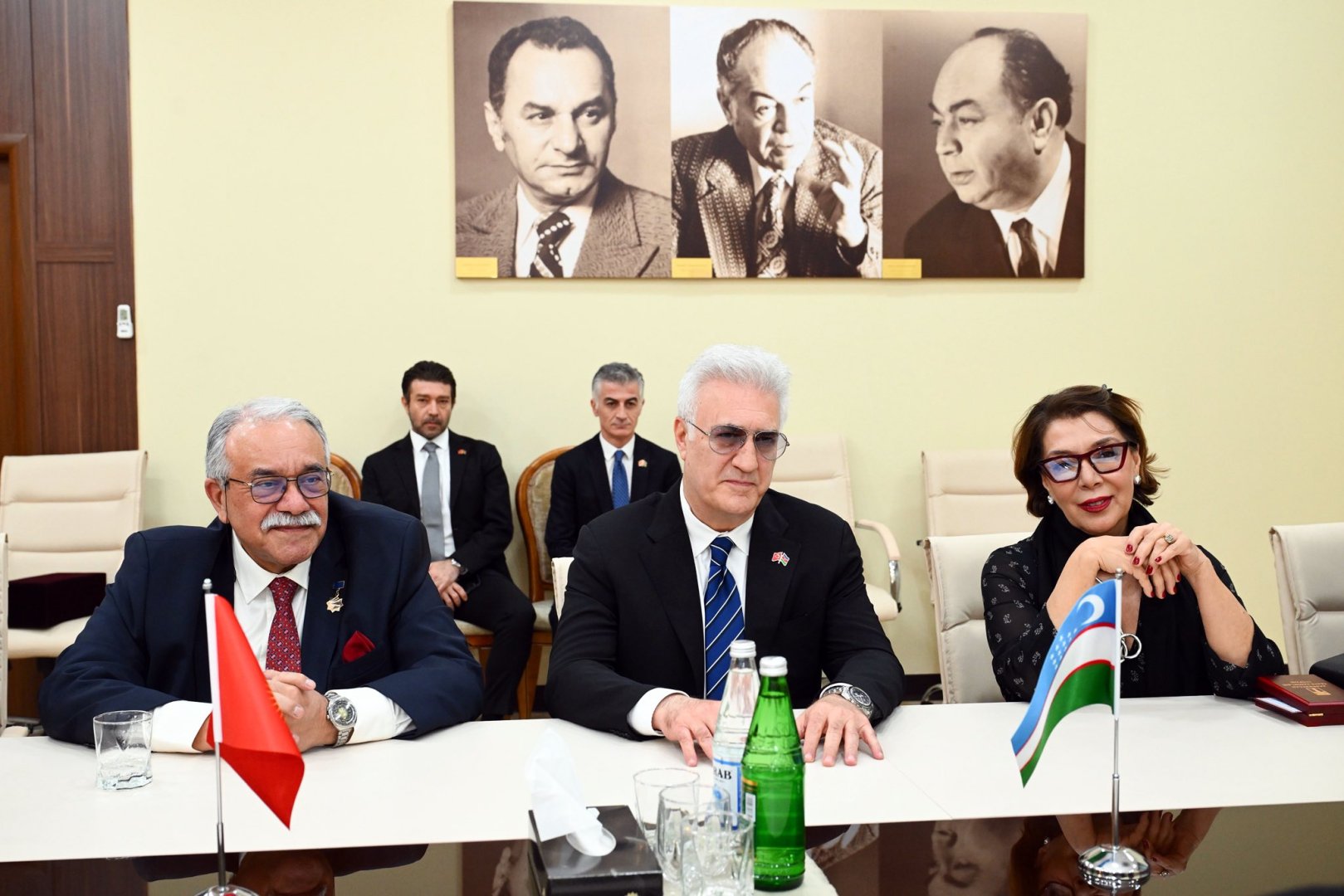 Министр культуры Азербайджана встретился с представителями театров тюркского мира (ФОТО)