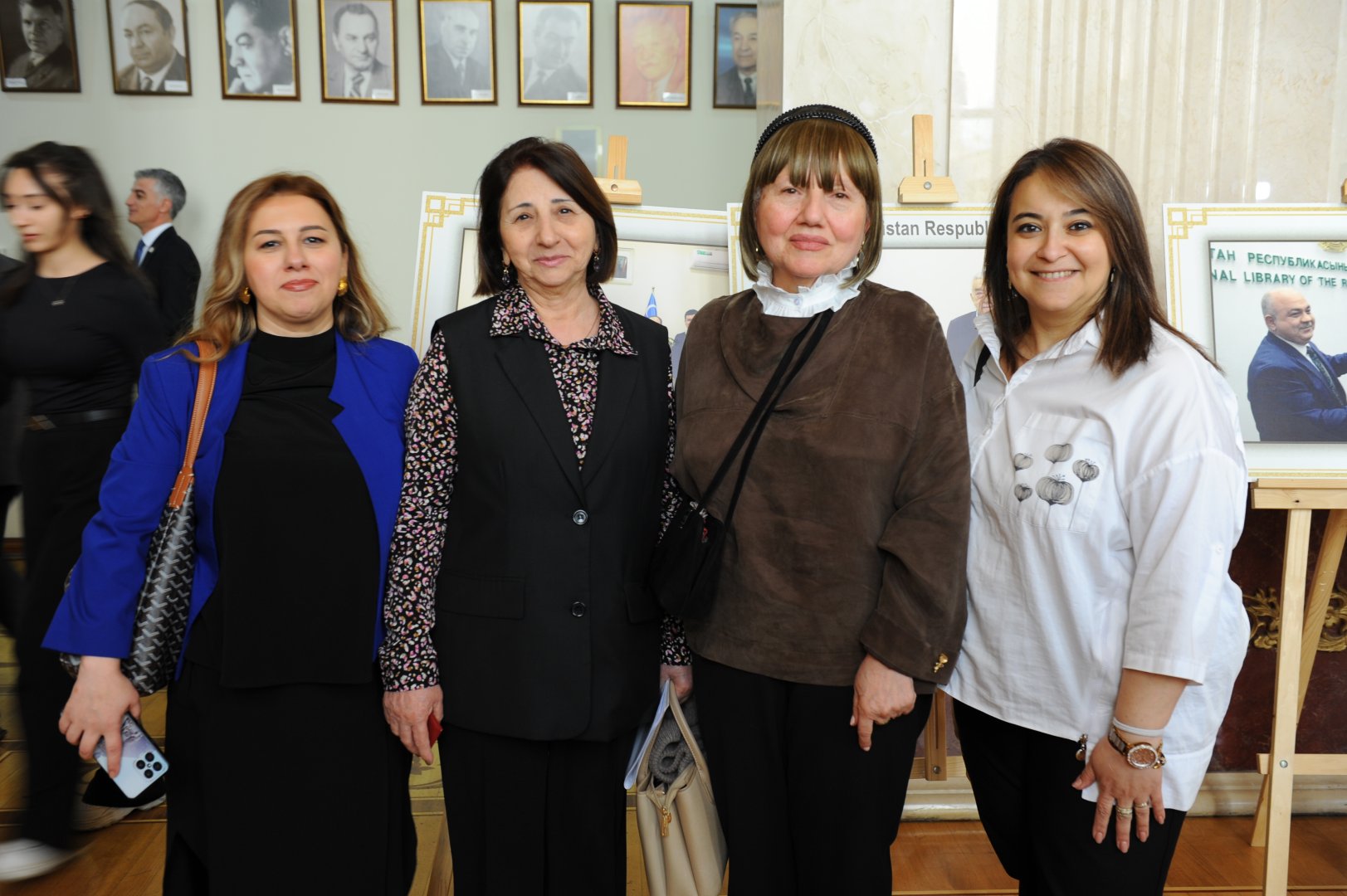 День национального театра Азербайджана отметили исторической премьерой и церемонией награждения (ФОТО)