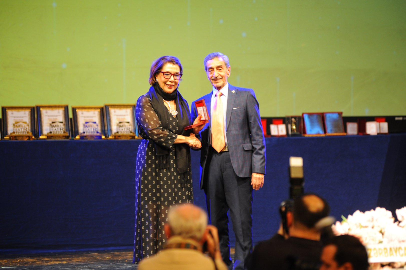 День национального театра Азербайджана отметили исторической премьерой и церемонией награждения (ФОТО)