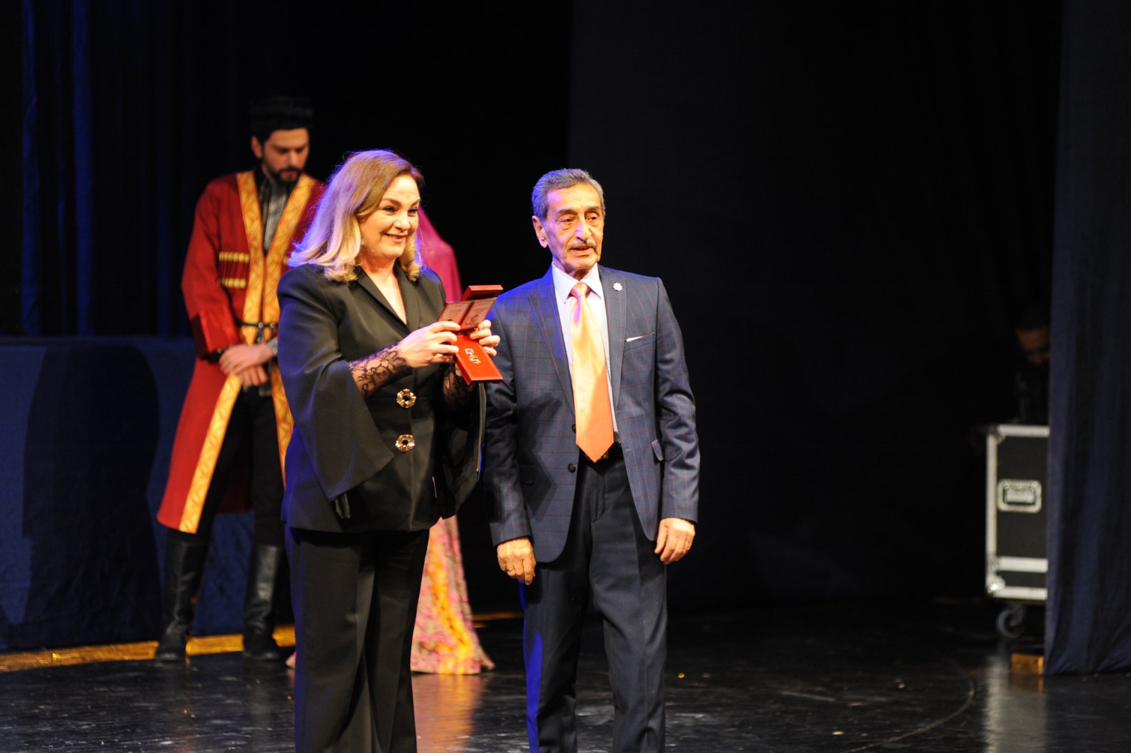 День национального театра Азербайджана отметили исторической премьерой и церемонией награждения (ФОТО)