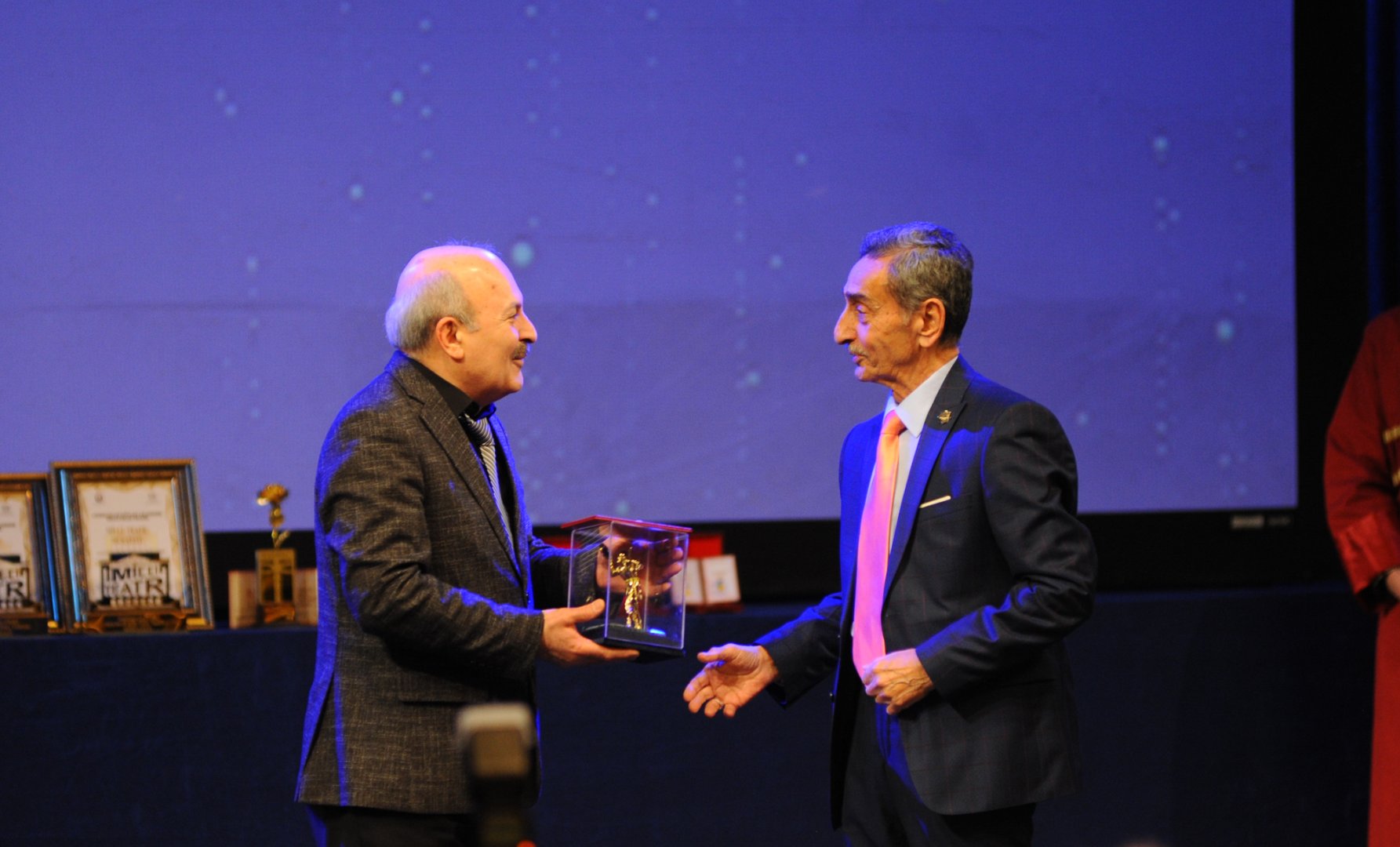 День национального театра Азербайджана отметили исторической премьерой и церемонией награждения (ФОТО)