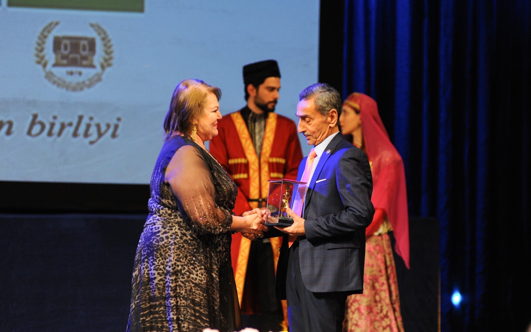 День национального театра Азербайджана отметили исторической премьерой и церемонией награждения (ФОТО)