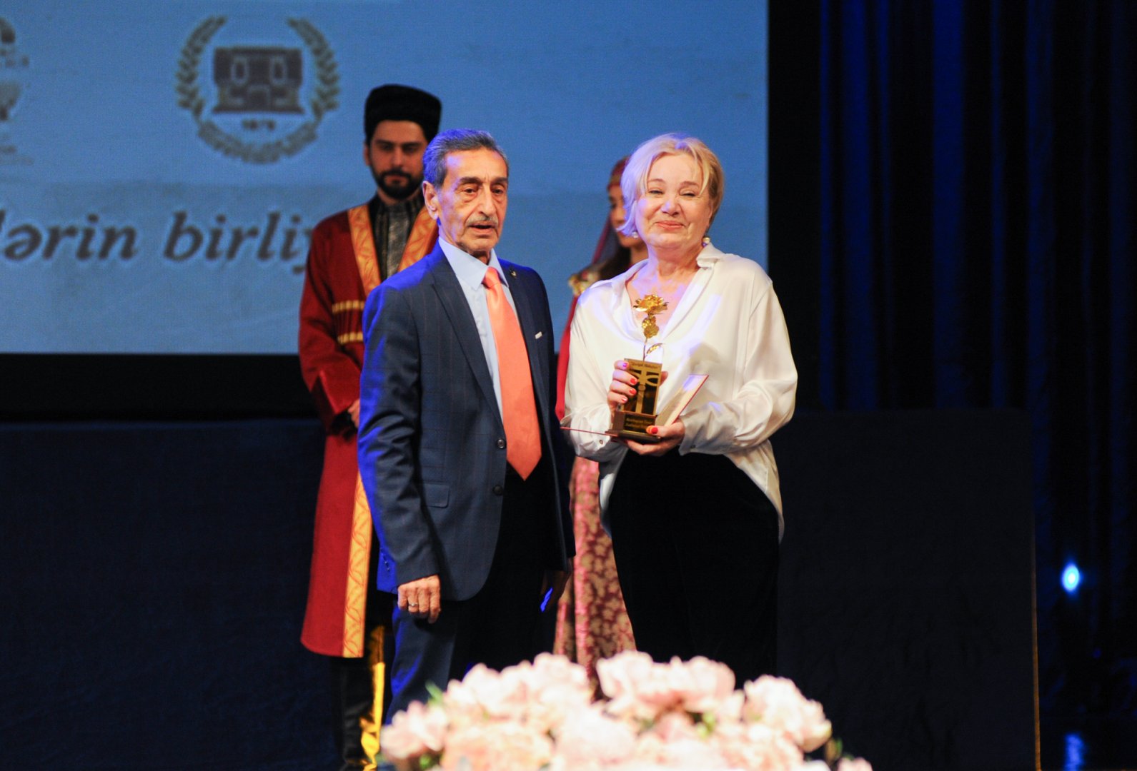 День национального театра Азербайджана отметили исторической премьерой и церемонией награждения (ФОТО)