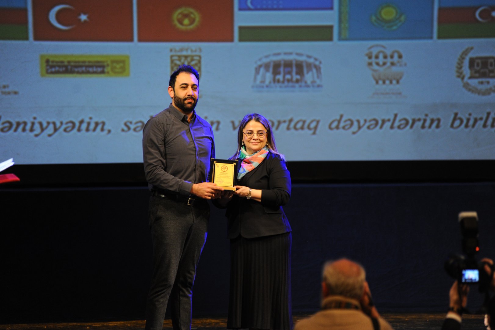 День национального театра Азербайджана отметили исторической премьерой и церемонией награждения (ФОТО)