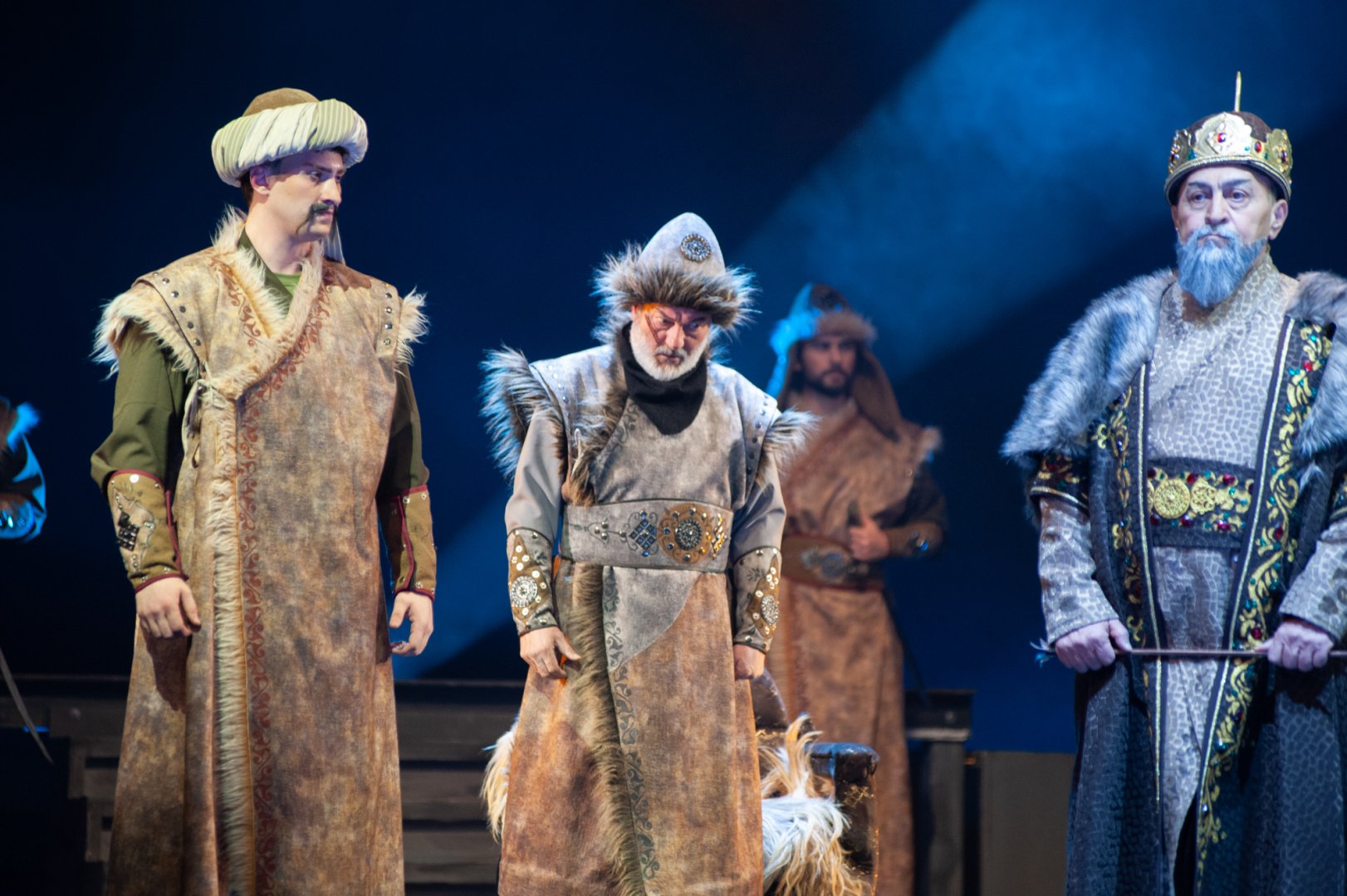 День национального театра Азербайджана отметили исторической премьерой и церемонией награждения (ФОТО)