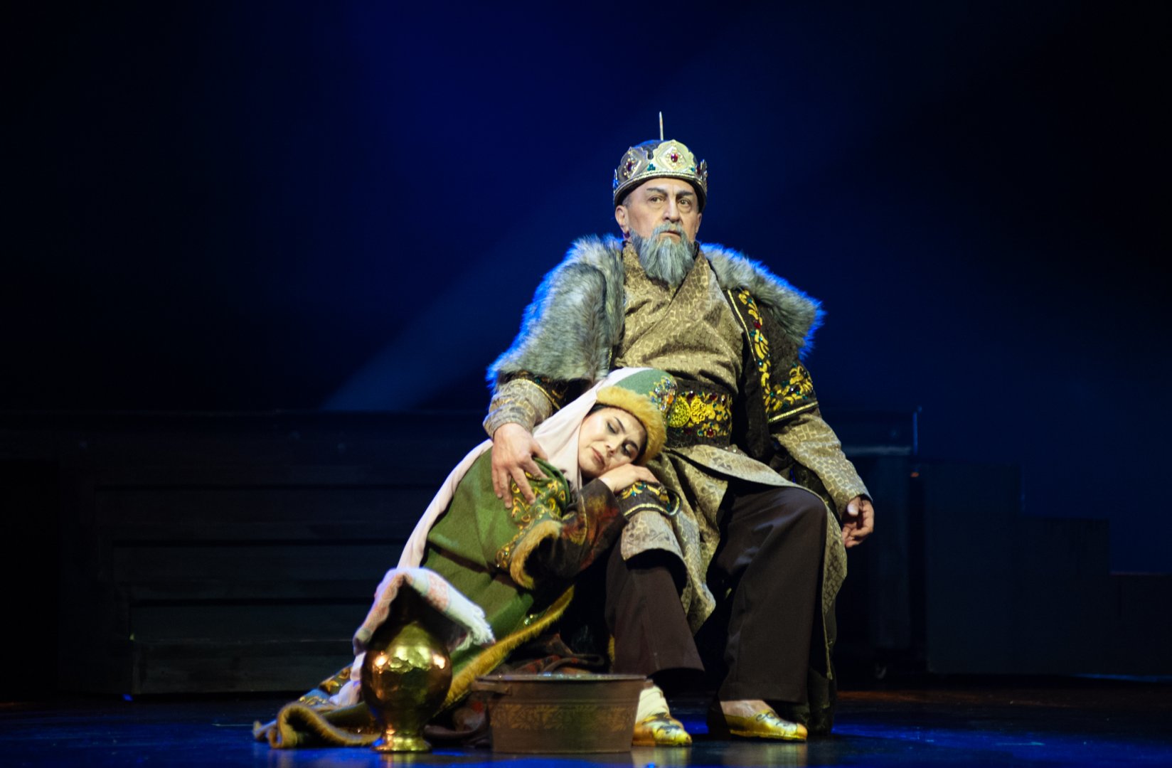 День национального театра Азербайджана отметили исторической премьерой и церемонией награждения (ФОТО)