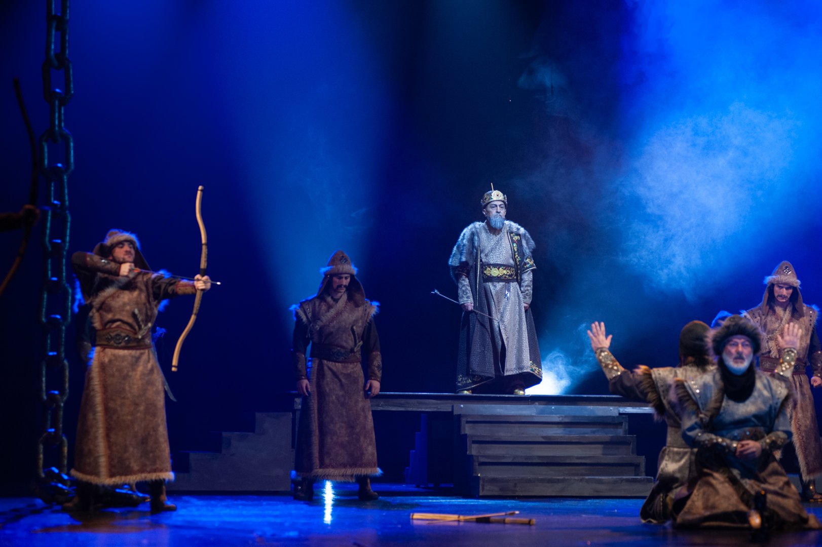 День национального театра Азербайджана отметили исторической премьерой и церемонией награждения (ФОТО)