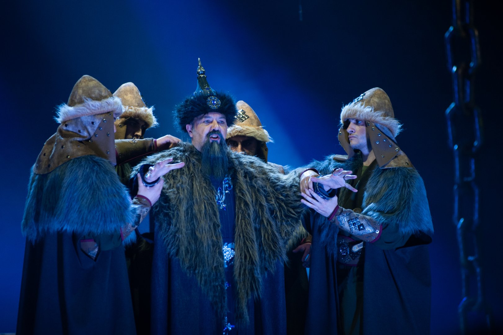 День национального театра Азербайджана отметили исторической премьерой и церемонией награждения (ФОТО)