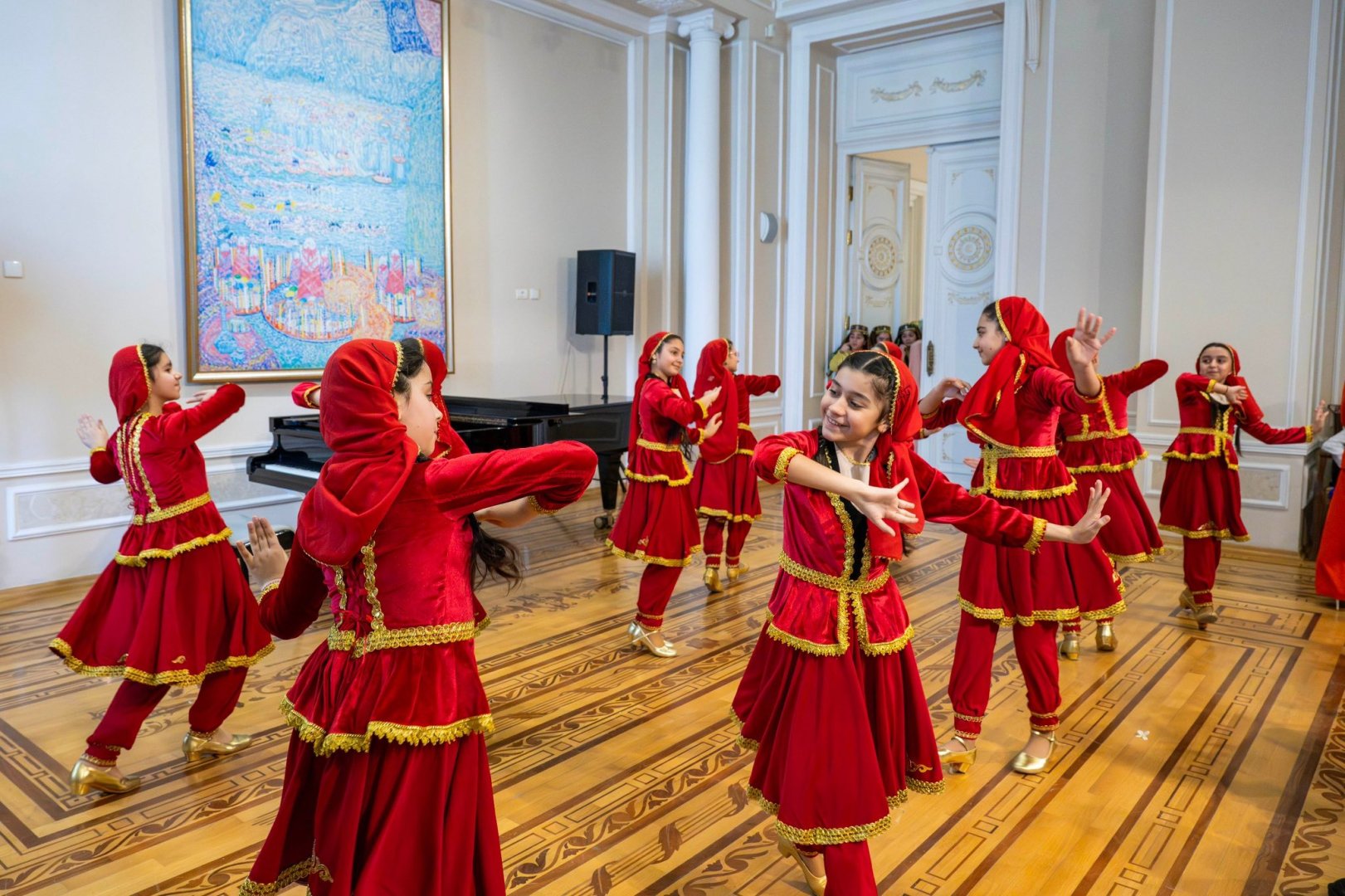 Праздник ветра и пробуждения весны в азербайджанских танцах (ФОТО)