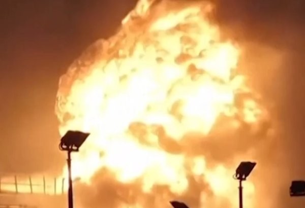После ракетных ударов Ирана в Бахрейне загорелся топливный склад (ВИДЕО)