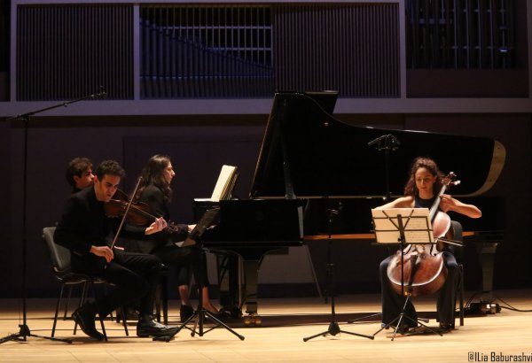 Фантазия на темы старого Тбилиси с азербайджанским музыкальным шармом (ФОТО)