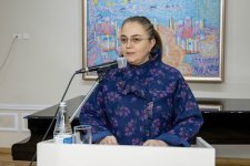 Нежные узоры души в каждом стежке: мастерство узбекской вышивки в Баку (ФОТО)