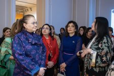 Нежные узоры души в каждом стежке: мастерство узбекской вышивки в Баку (ФОТО)