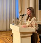 Нежные узоры души в каждом стежке: мастерство узбекской вышивки в Баку (ФОТО)