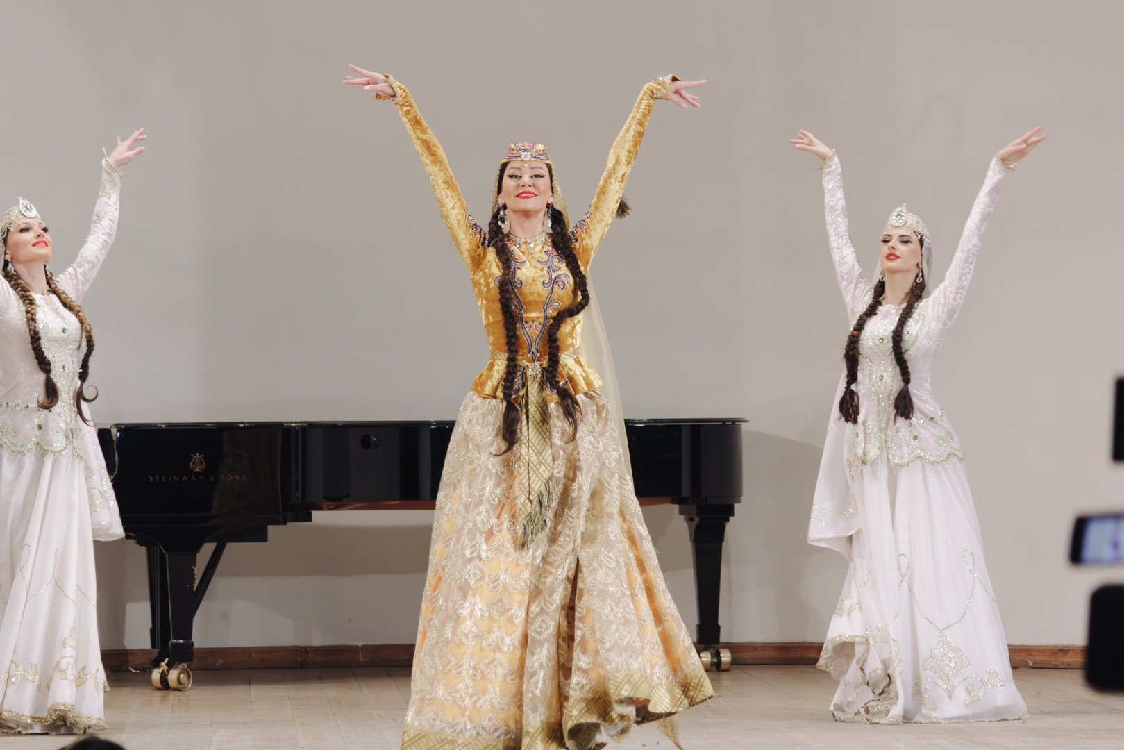 В Баку прошел праздник культуры тюркского мира - музыка, танец и фольклор (ФОТО)