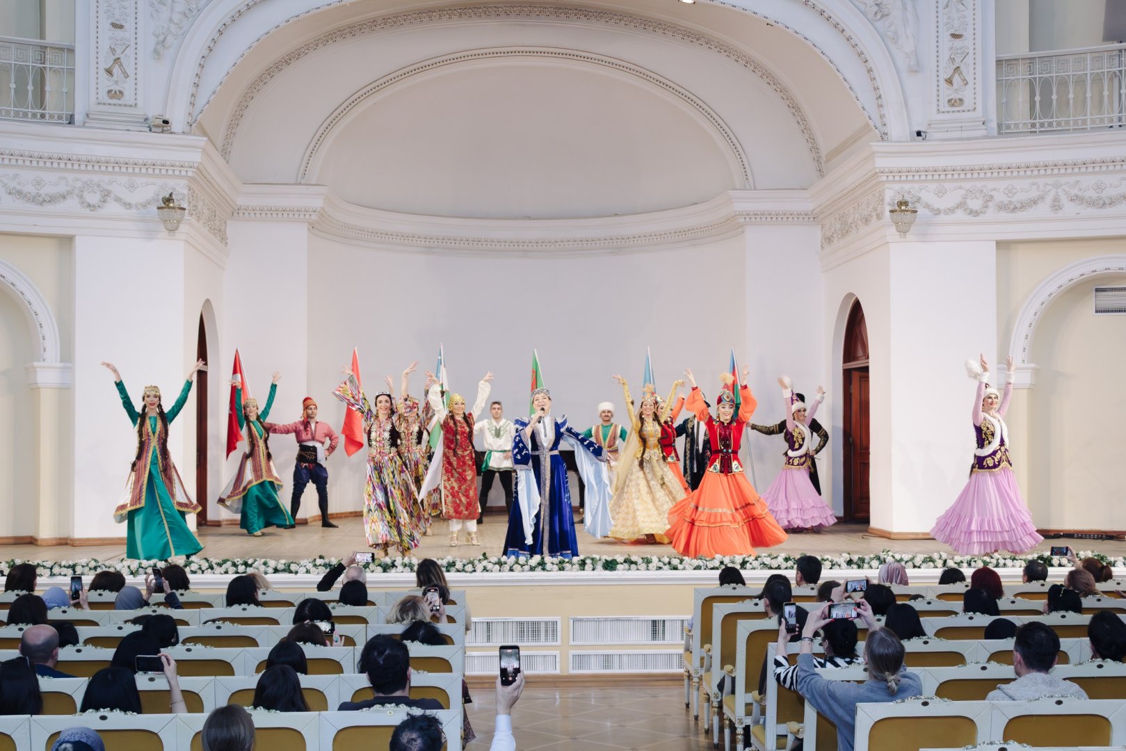 В Баку прошел праздник культуры тюркского мира - музыка, танец и фольклор (ФОТО)