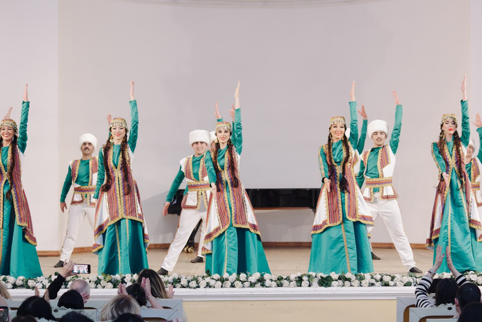 В Баку прошел праздник культуры тюркского мира - музыка, танец и фольклор (ФОТО)