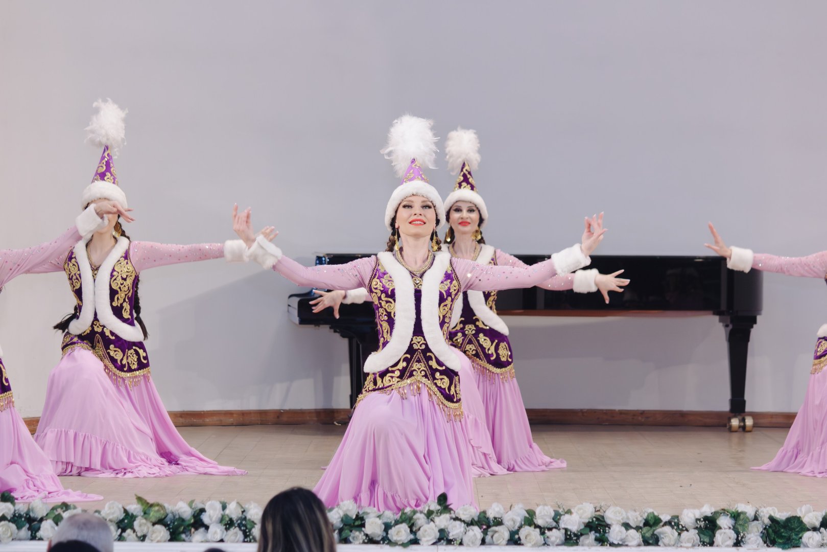 В Баку прошел праздник культуры тюркского мира - музыка, танец и фольклор (ФОТО)