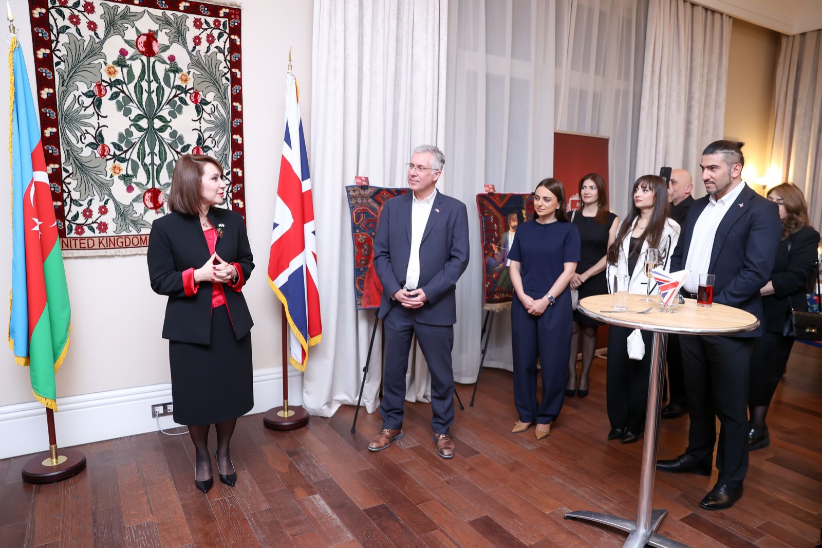 Вторая жизнь азербайджанских ковров - сочетание традиционных и современных художественных техник (ФОТО)