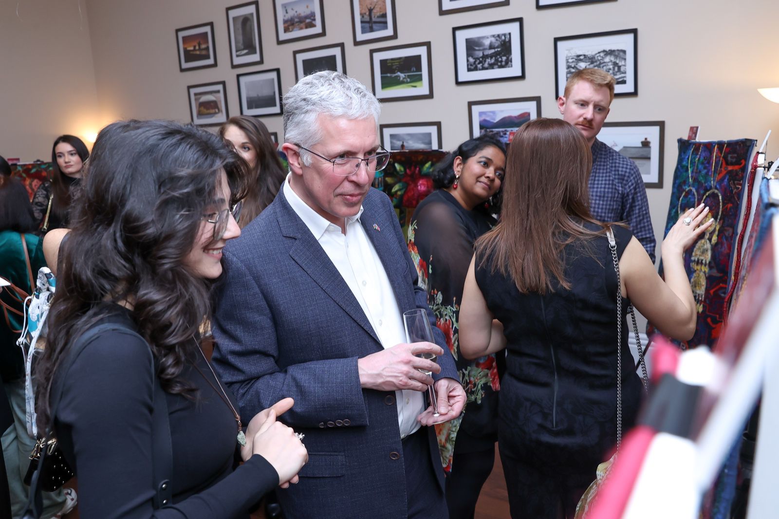 Вторая жизнь азербайджанских ковров - сочетание традиционных и современных художественных техник (ФОТО)