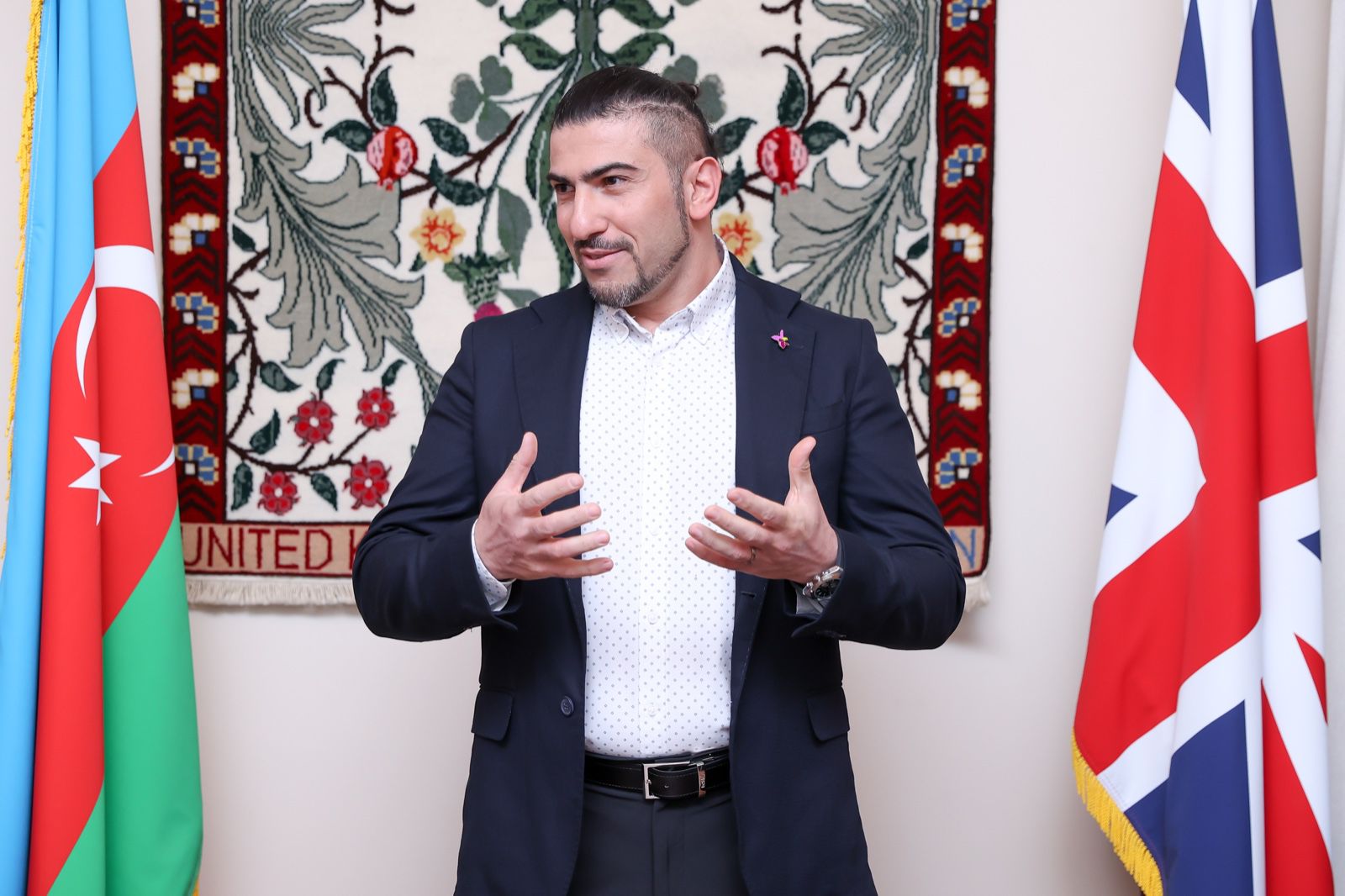 Вторая жизнь азербайджанских ковров - сочетание традиционных и современных художественных техник (ФОТО)