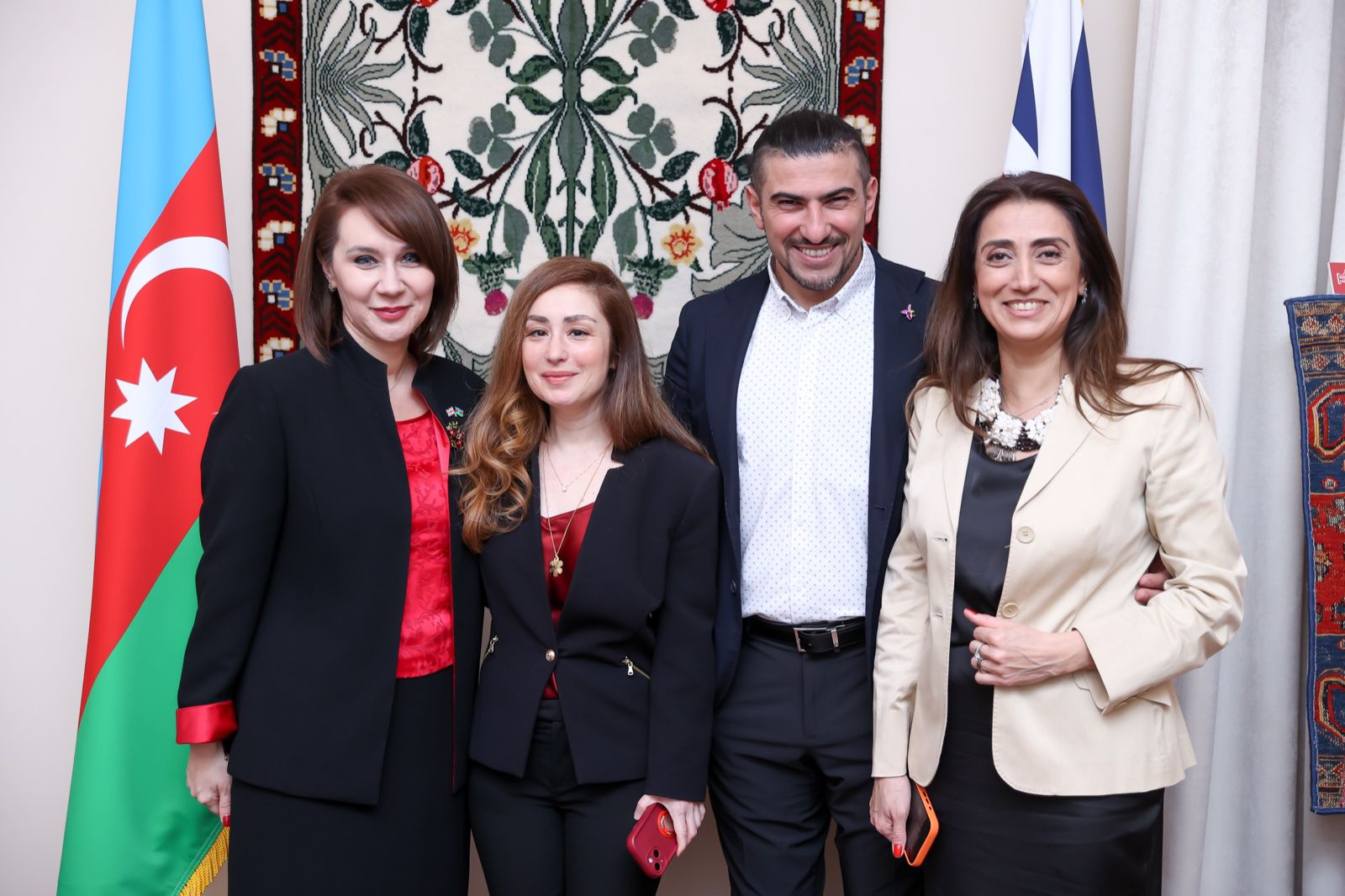 Вторая жизнь азербайджанских ковров - сочетание традиционных и современных художественных техник (ФОТО)