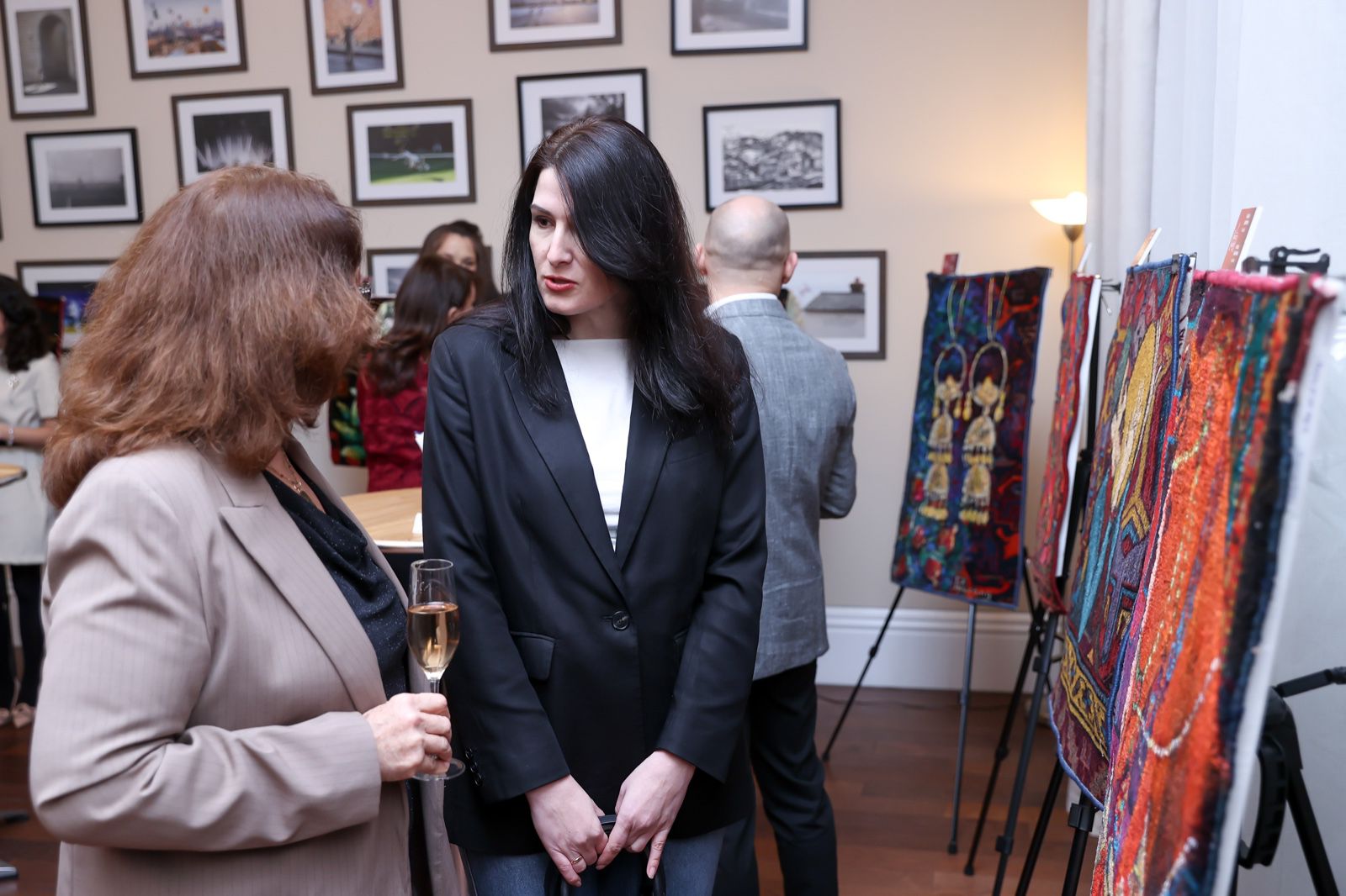 Вторая жизнь азербайджанских ковров - сочетание традиционных и современных художественных техник (ФОТО)