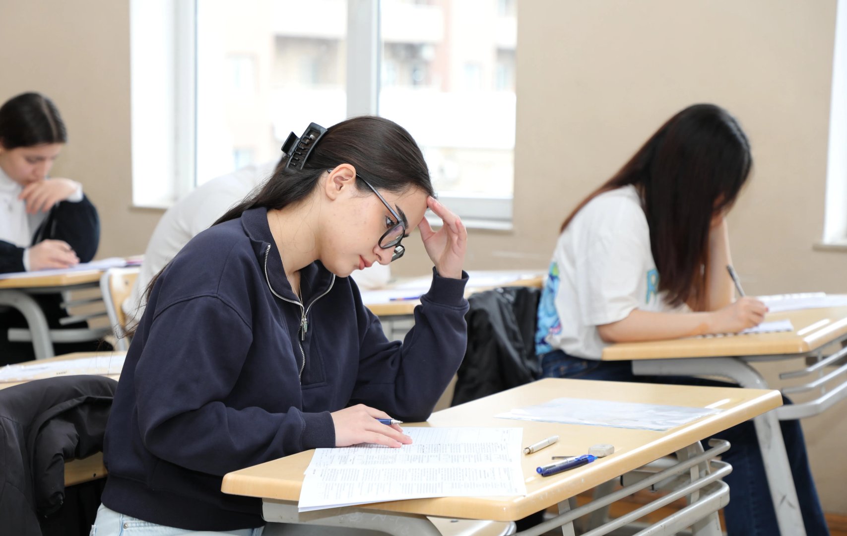 В Азербайджане прошли выпускные экзамены для учащихся XI классов (ФОТО)