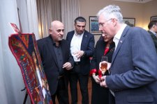 Вторая жизнь азербайджанских ковров - сочетание традиционных и современных художественных техник (ФОТО)