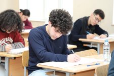 В Азербайджане прошли выпускные экзамены для учащихся XI классов (ФОТО)