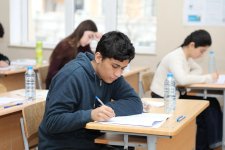 В Азербайджане прошли выпускные экзамены для учащихся XI классов (ФОТО)