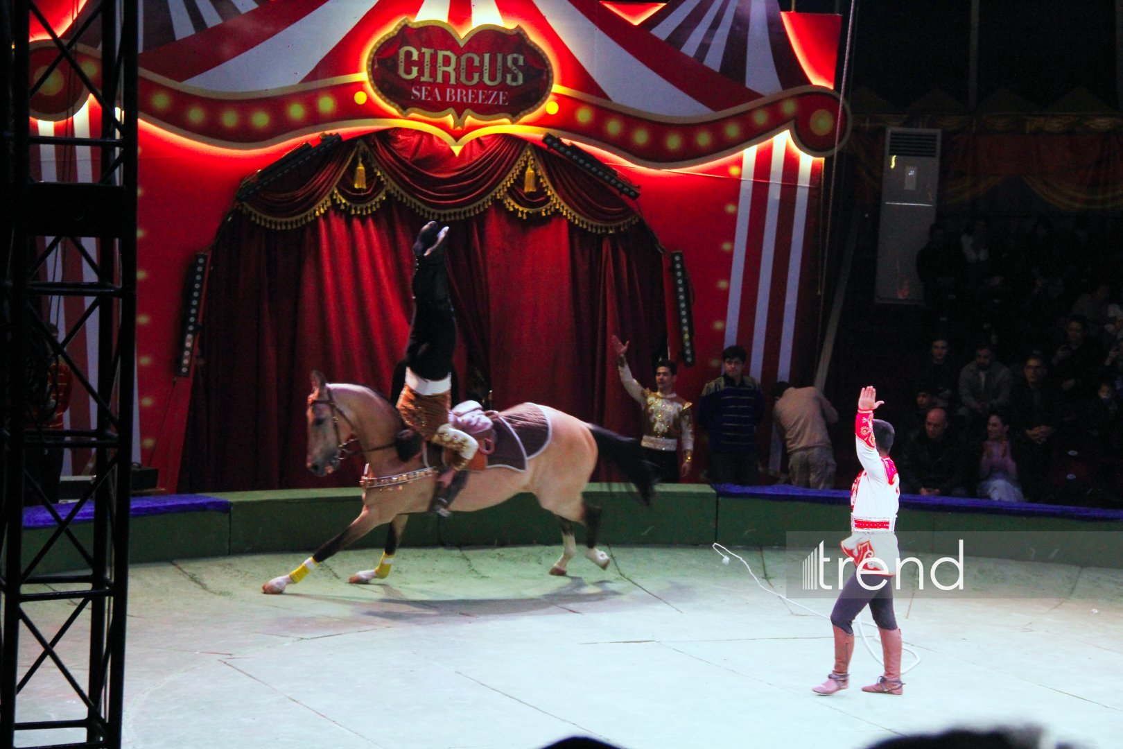 Впервые в Баку легендарное конное шоу "Галкыныш" из Туркменистана - перформанс в Circus Sea Breeze (ФОТО)