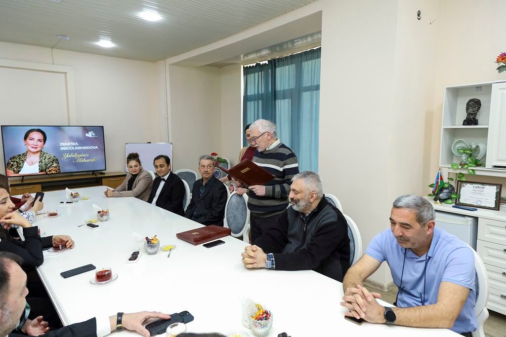 Отмечен юбилей Земфиры Абдулсамедовой - от Джульетты к десяткам ярких ролей на сцене и в кино (ФОТО)