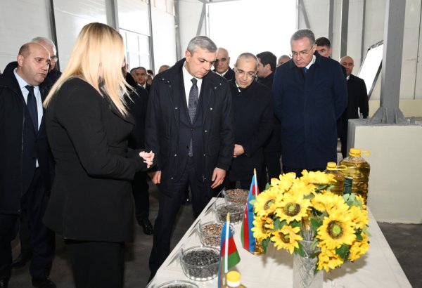 Проведен осмотр завода по производству подсолнечного масла в поселке Гырмызы Базар Ходжавенда (ФОТО)