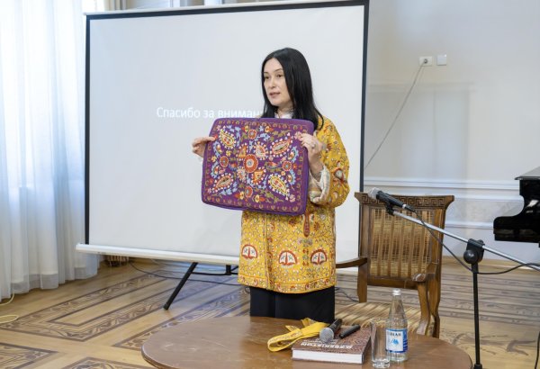 От орнаментов к символам - презентация узбекской вышивки в Баку (ФОТО)