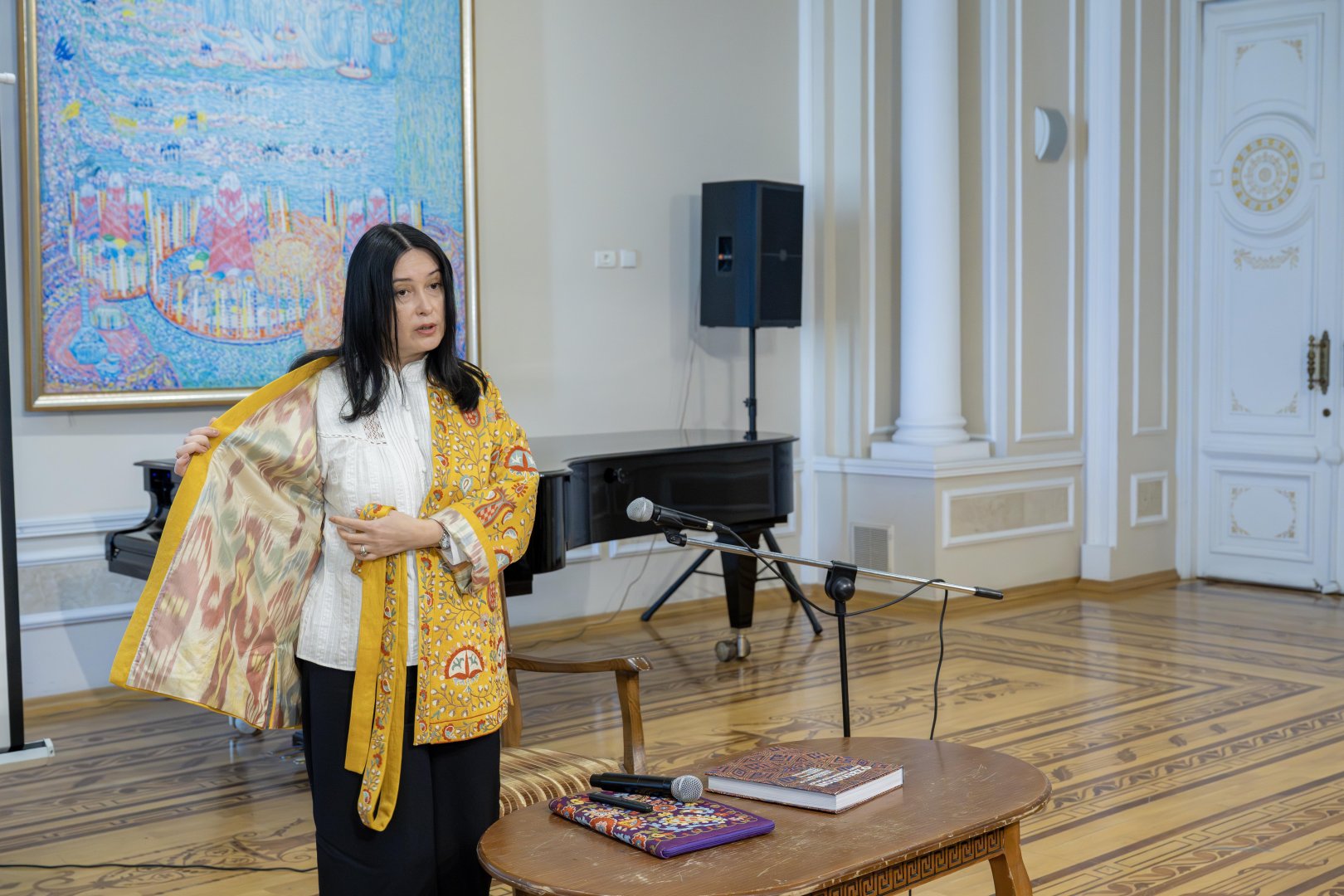 От орнаментов к символам - презентация узбекской вышивки в Баку (ФОТО)