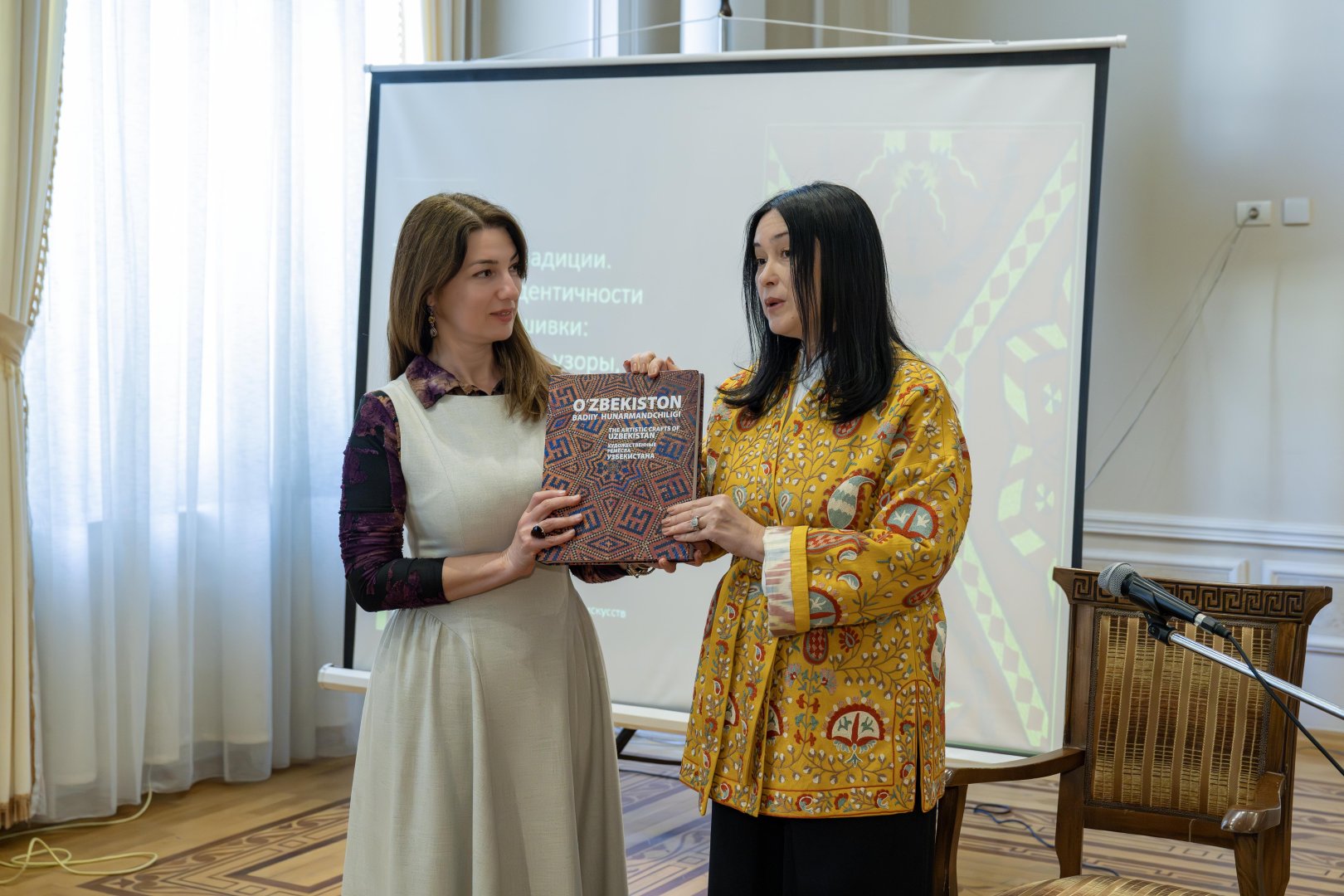 От орнаментов к символам - презентация узбекской вышивки в Баку (ФОТО)