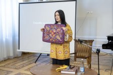 От орнаментов к символам - презентация узбекской вышивки в Баку (ФОТО)