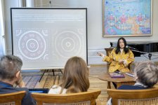 От орнаментов к символам - презентация узбекской вышивки в Баку (ФОТО)