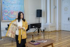 От орнаментов к символам - презентация узбекской вышивки в Баку (ФОТО)