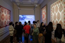 От орнаментов к символам - презентация узбекской вышивки в Баку (ФОТО)
