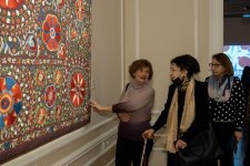 От орнаментов к символам - презентация узбекской вышивки в Баку (ФОТО)