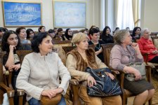 От орнаментов к символам - презентация узбекской вышивки в Баку (ФОТО)