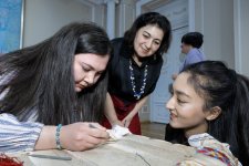 "Рождение сюзане" - в Баку познакомились с древней узбекской техникой вышивки (ФОТО)