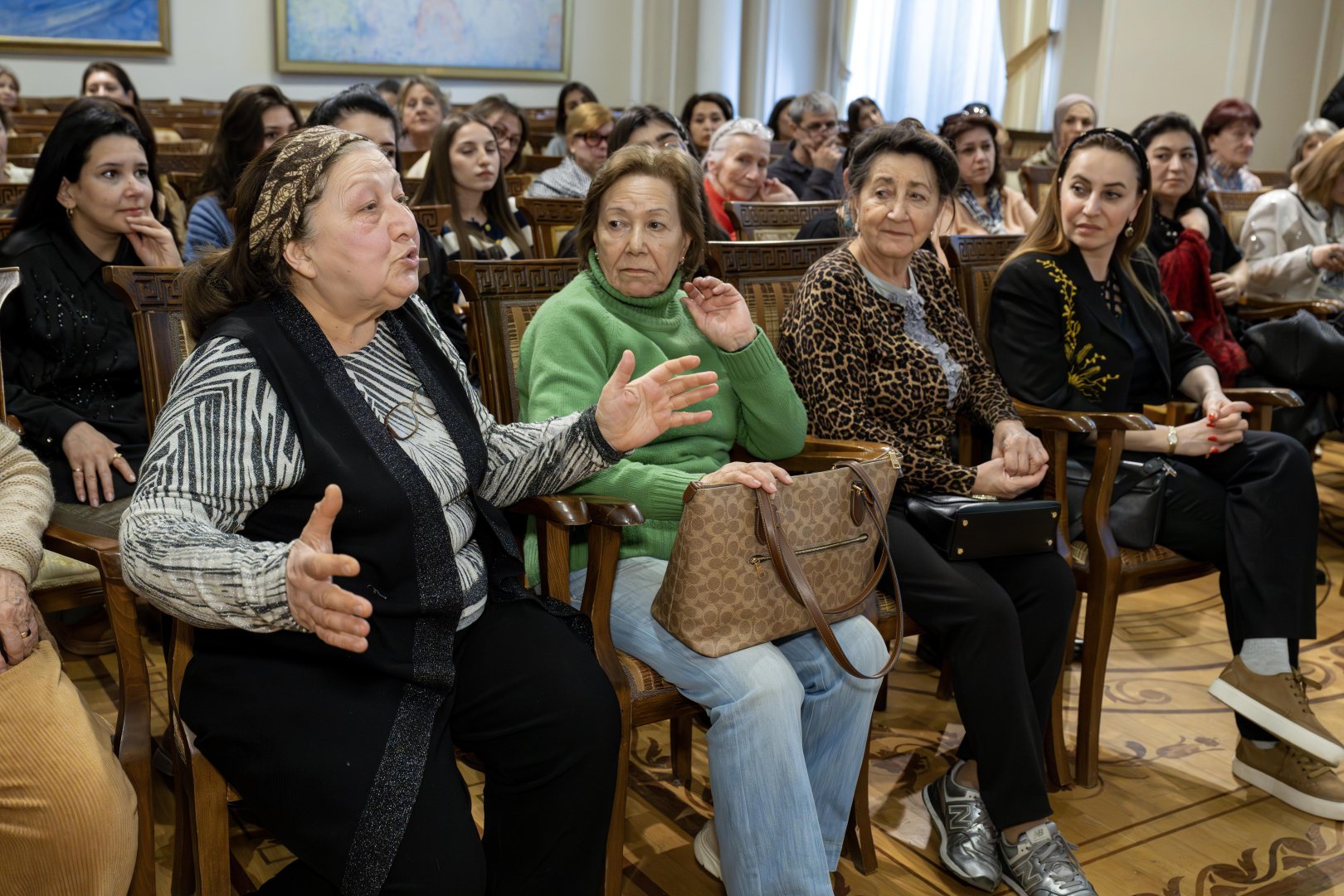 "Рождение сюзане" - в Баку познакомились с древней узбекской техникой вышивки (ФОТО)