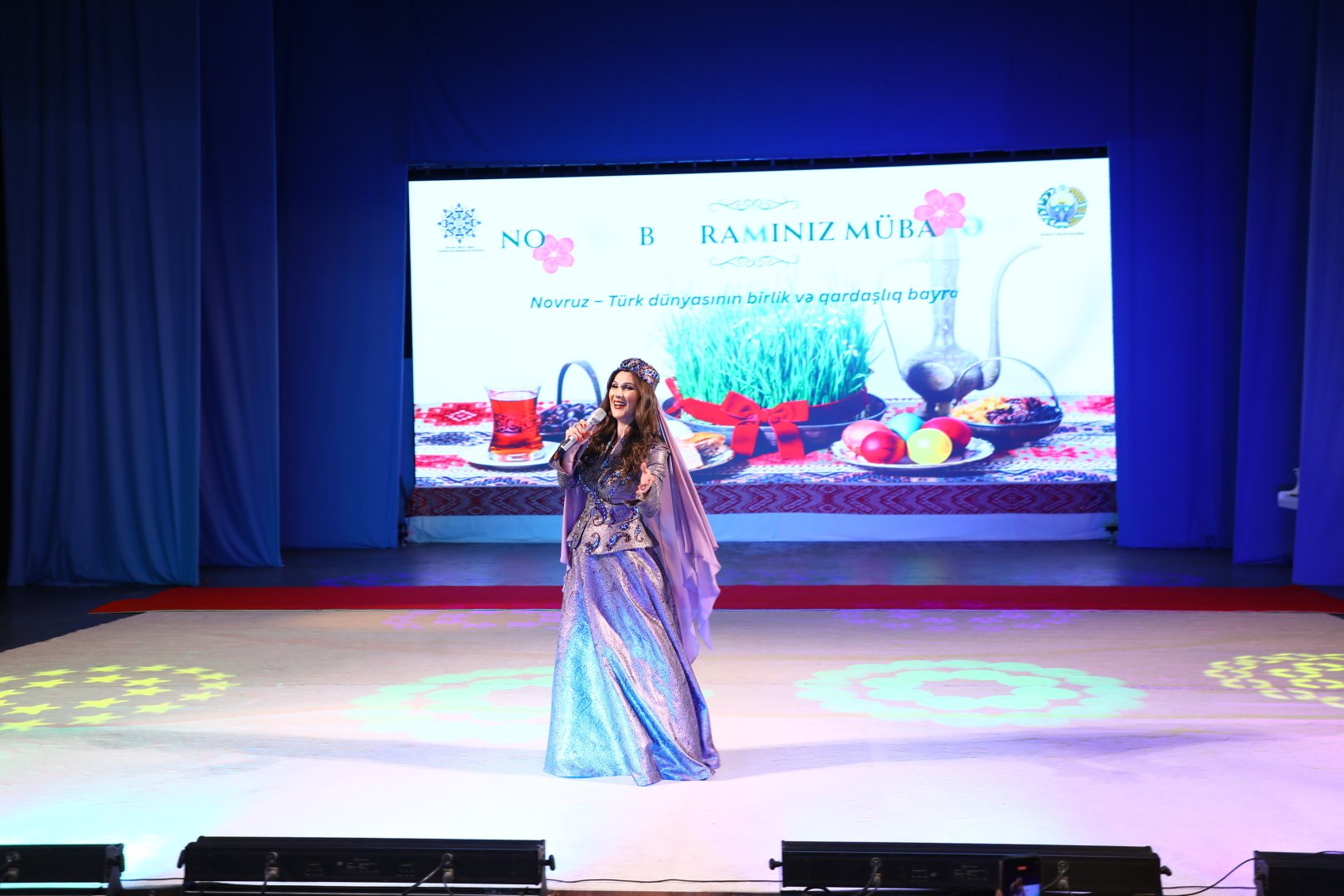 В Узбекистане отметили праздник Новруз азербайджанскими песнями и танцами (ФОТО)