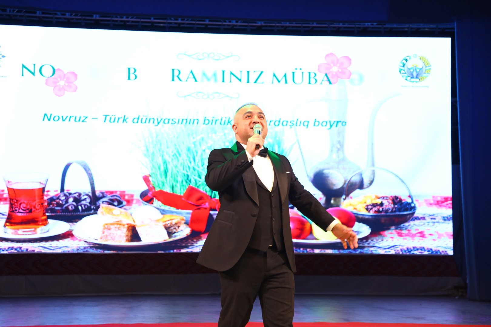 В Узбекистане отметили праздник Новруз азербайджанскими песнями и танцами (ФОТО)