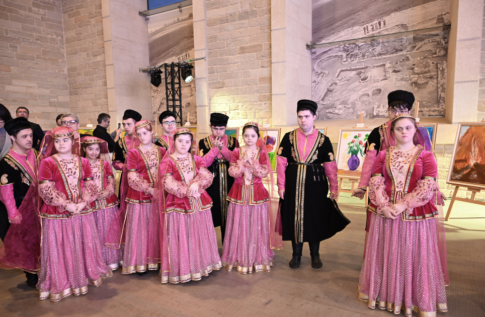 В Музее каменной летописи открылась инклюзивная выставка искусств «Вне рамок» (ФОТО)